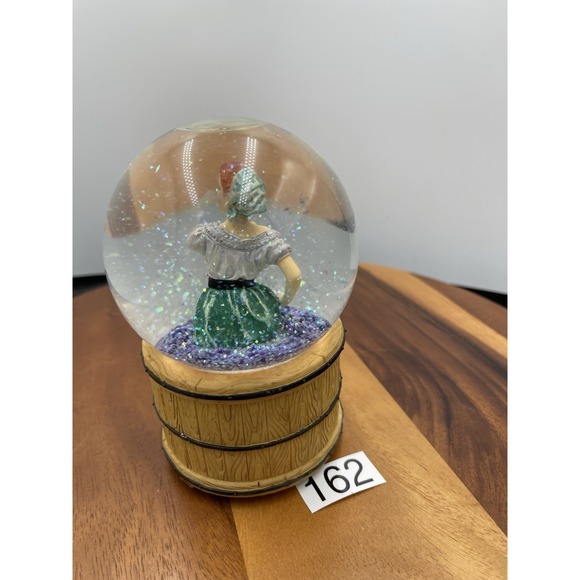 I Love Lucy Musical Globe Grape Stomping with I Love Lucy Tune - Picture 3 of 8